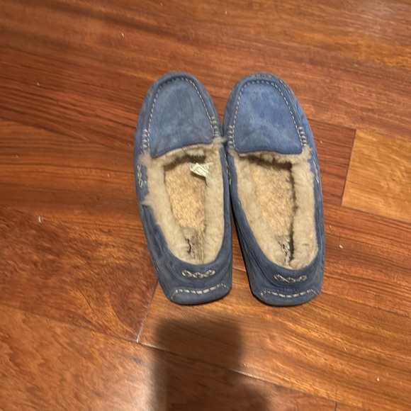 Slippers - Picture 1 of 2